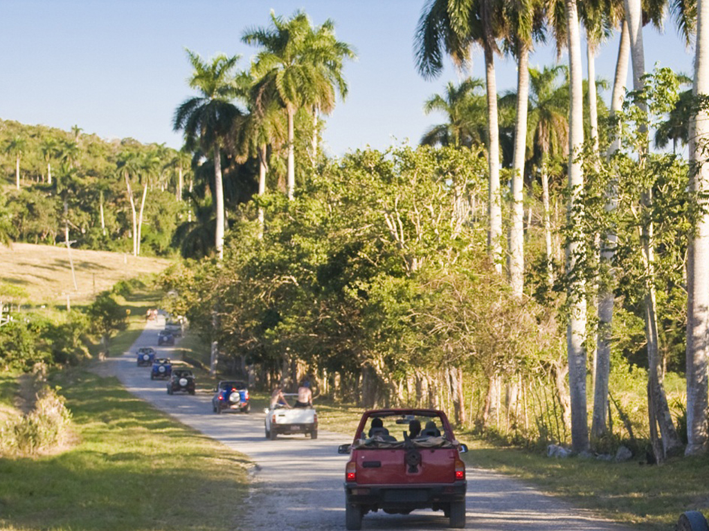Programa para grupos en Cuba - Jeep Tour al Centro